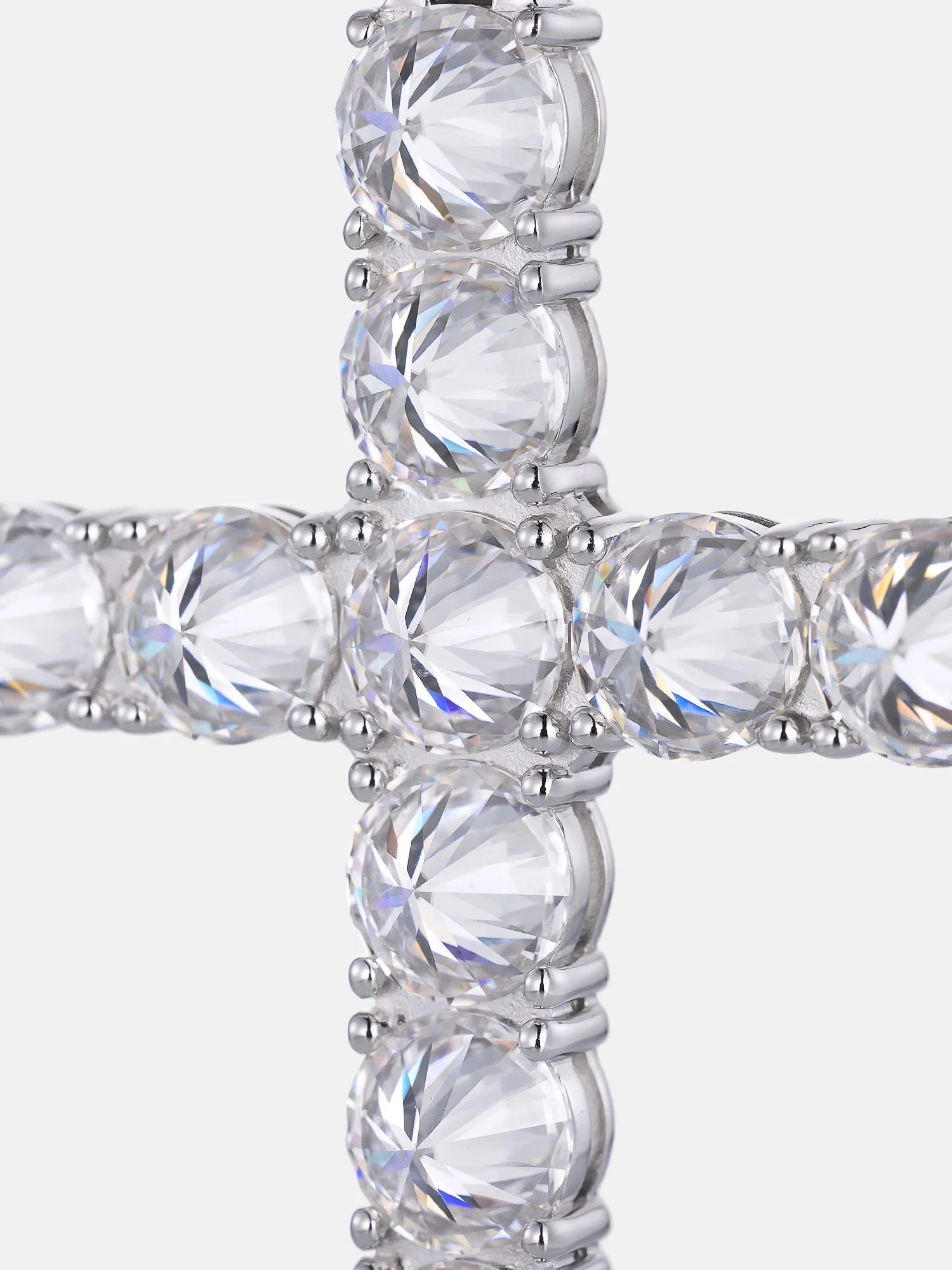 13CT Reverse Set Moissanite Cross Pendant - Image 3
