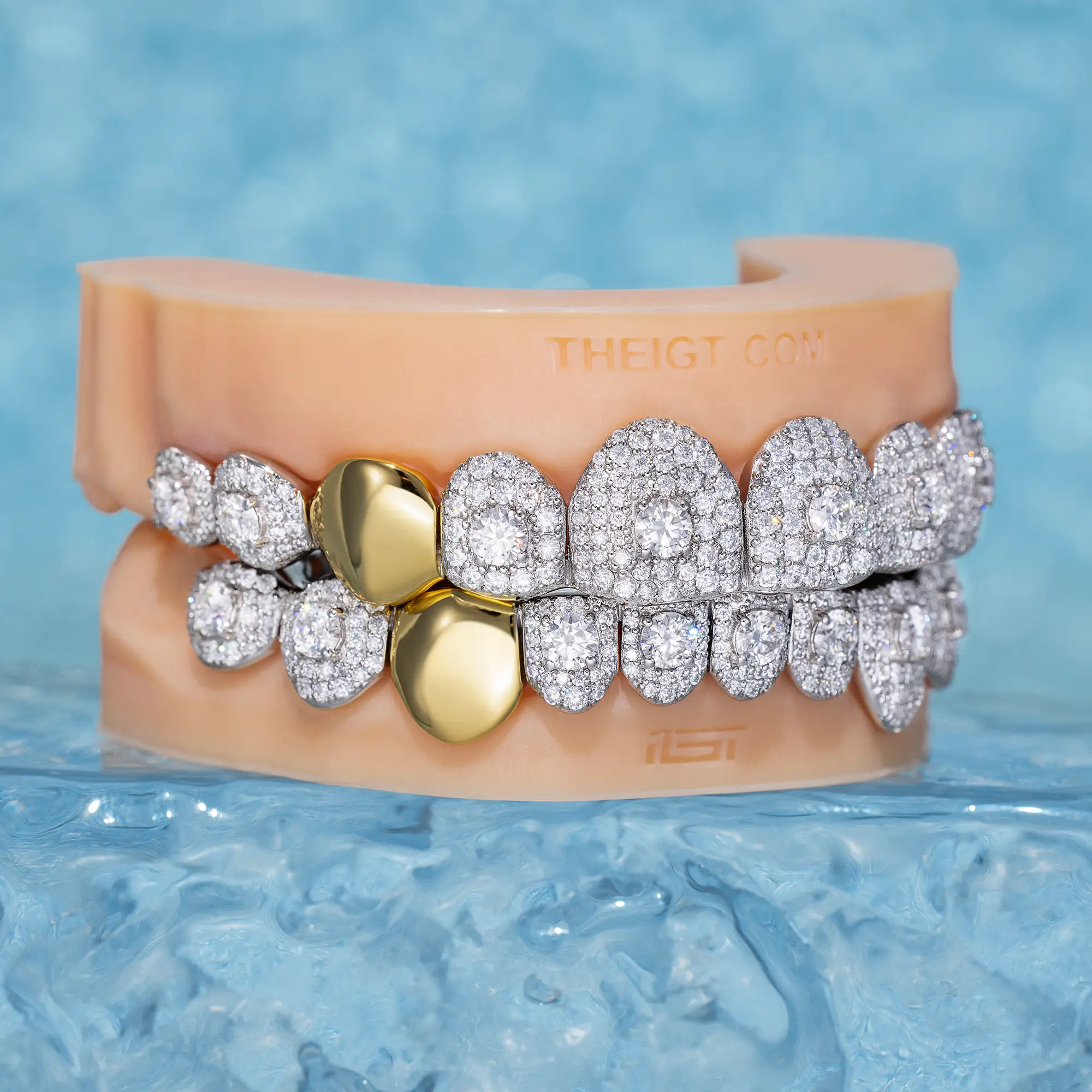 16 Pointer Stone On Center w Gold Fang Grillz - Image 4