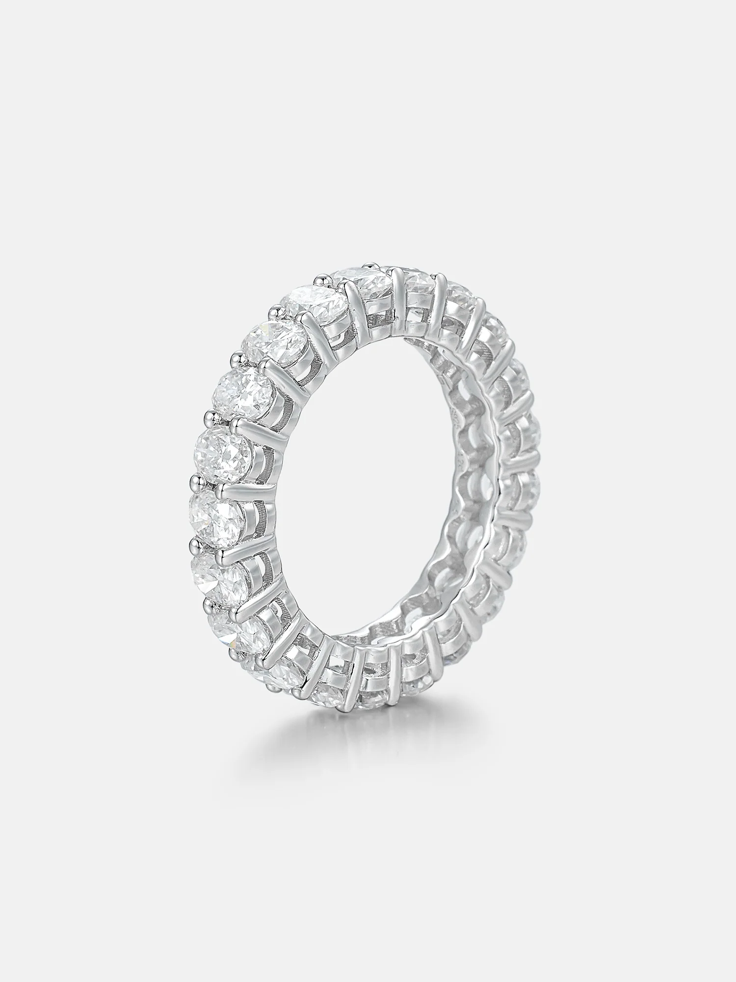 4mm Single Row Oval Moissanite Ring - Image 2