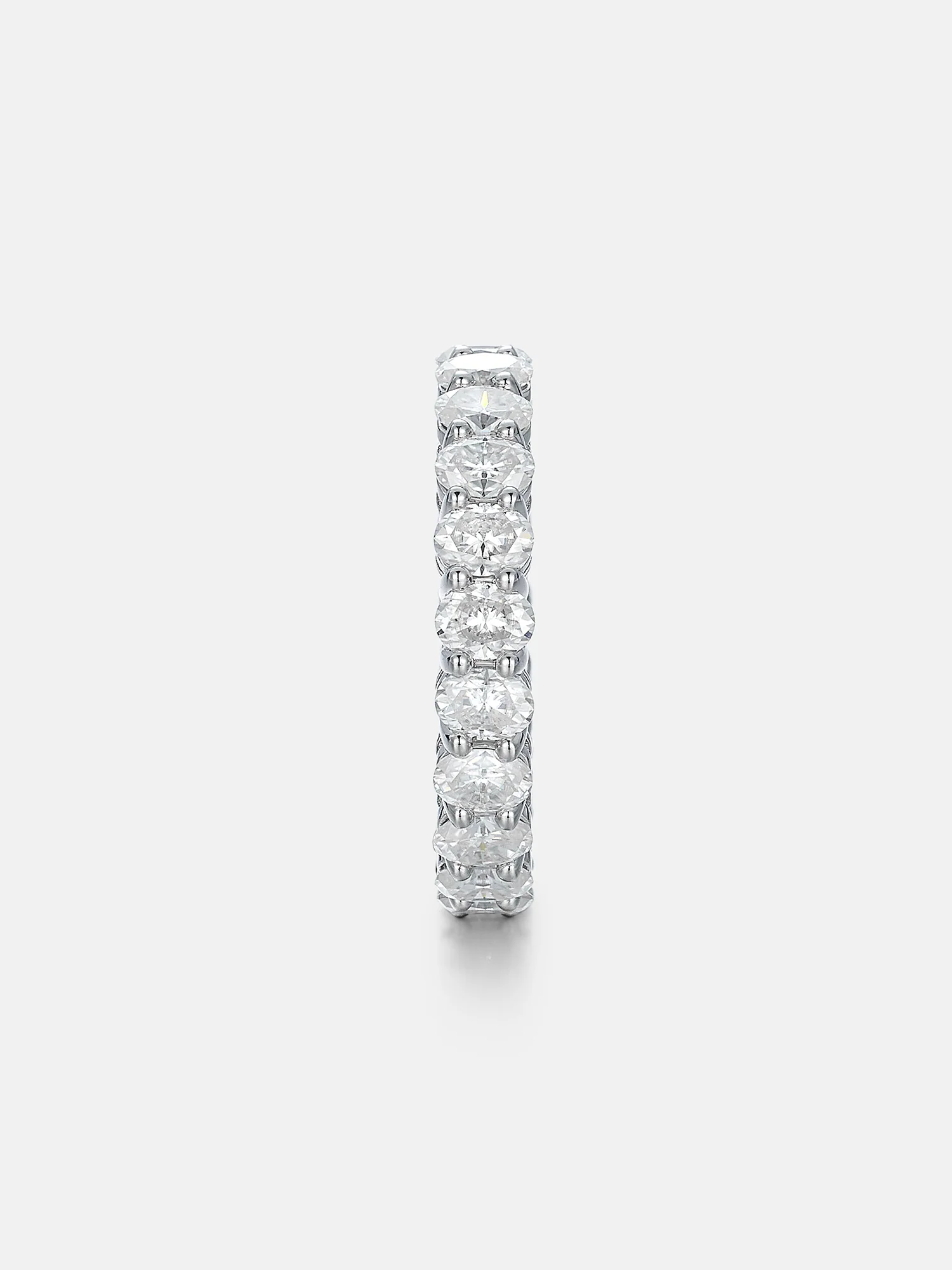 4mm Single Row Oval Moissanite Ring - Image 3