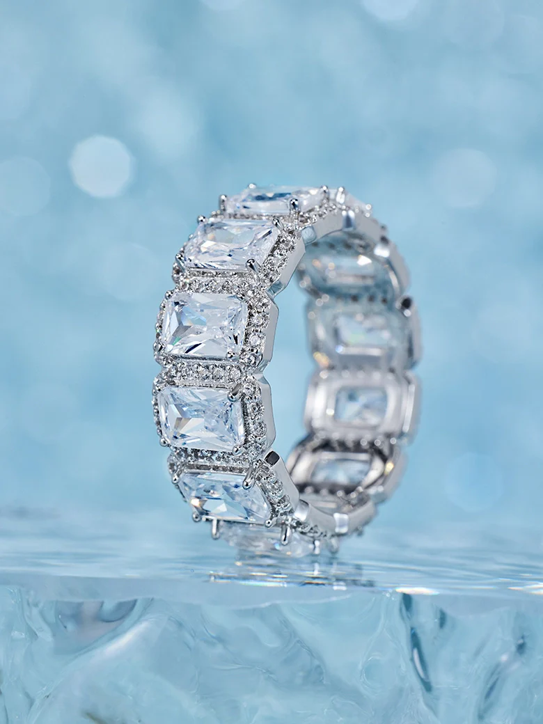Baguette Clustered Round Cut Moissanite Ring - Image 2