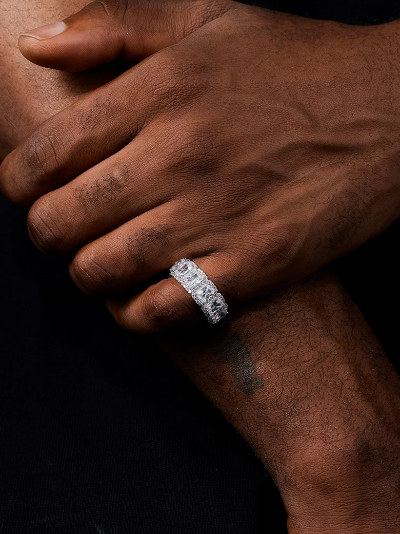 Baguette Clustered Round Cut Moissanite Ring - Image 6