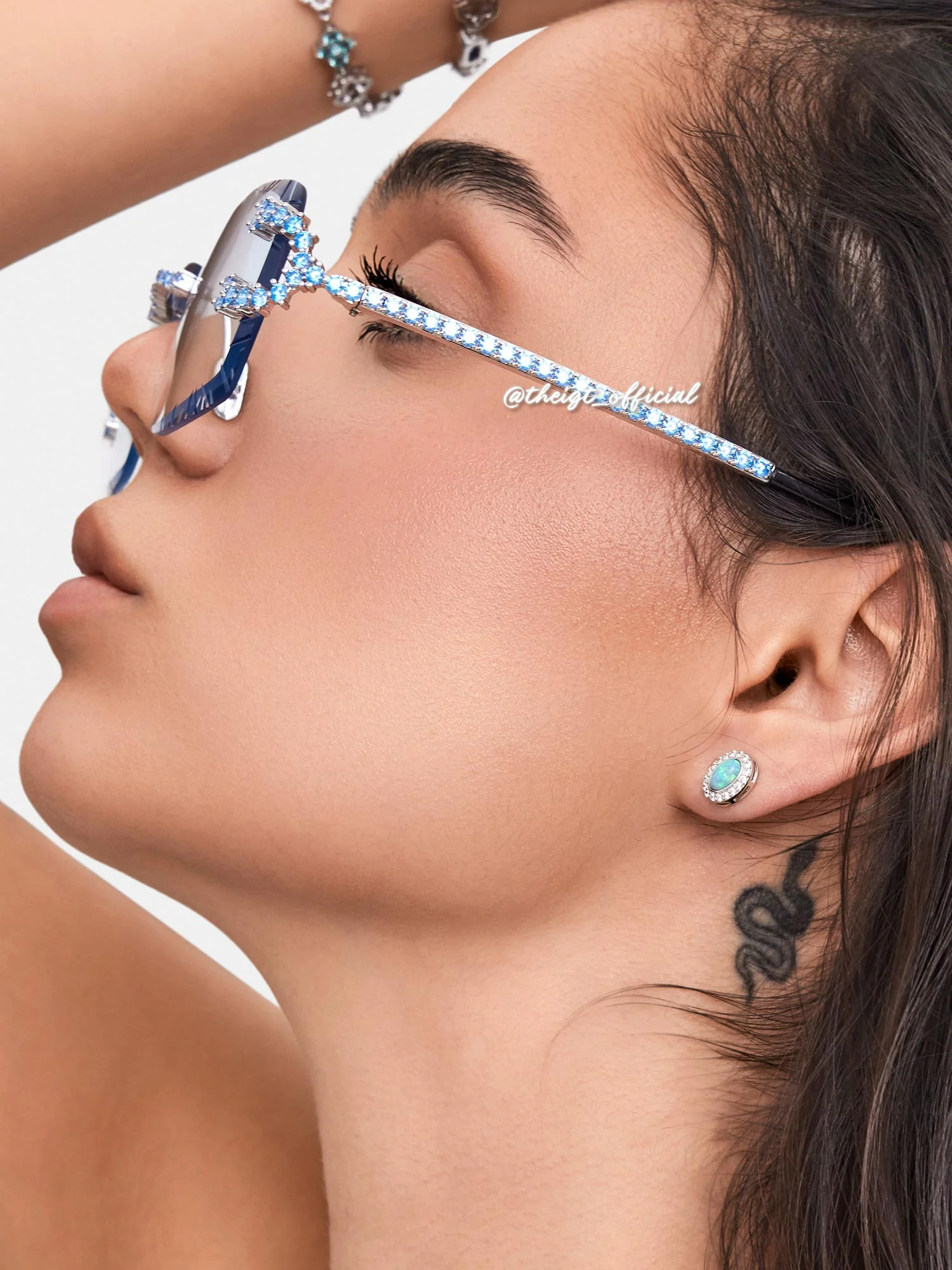 Blue Gem Classic C Sunglasses In White Gold - Image 8