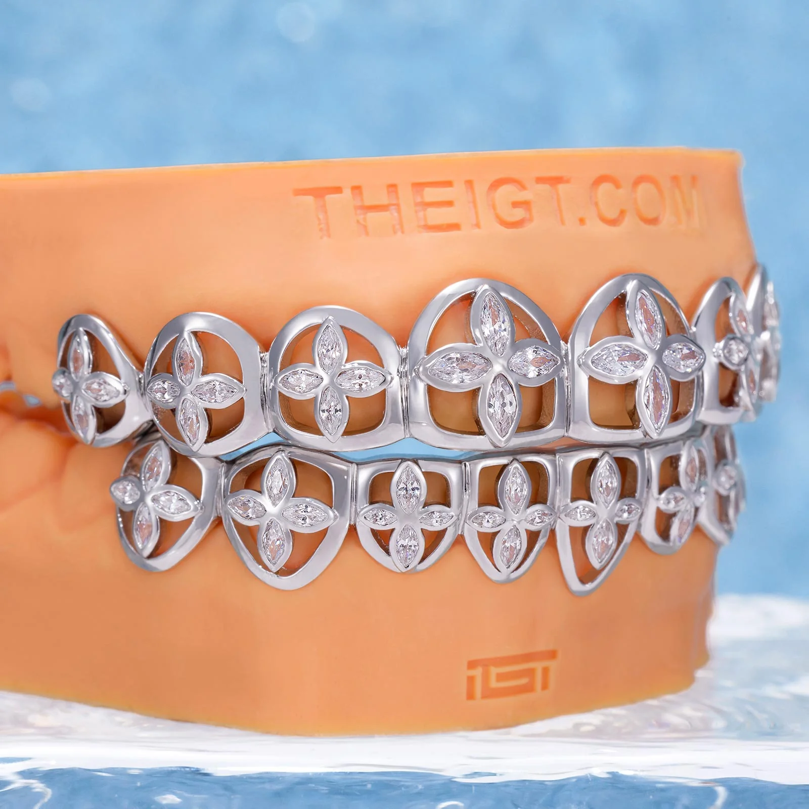 Monogram Clover Cut-Out Grillz - Image 5