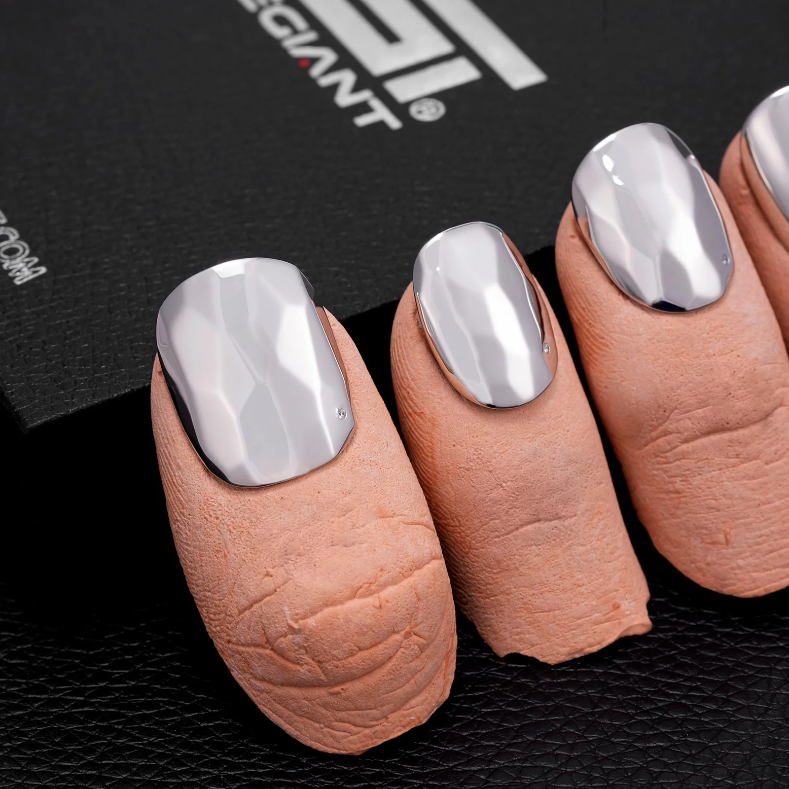 Platinum Mirror Nails - Image 2