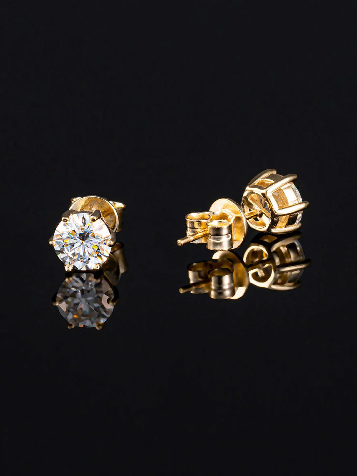 Round Cut Moissanite Earring - Image 3