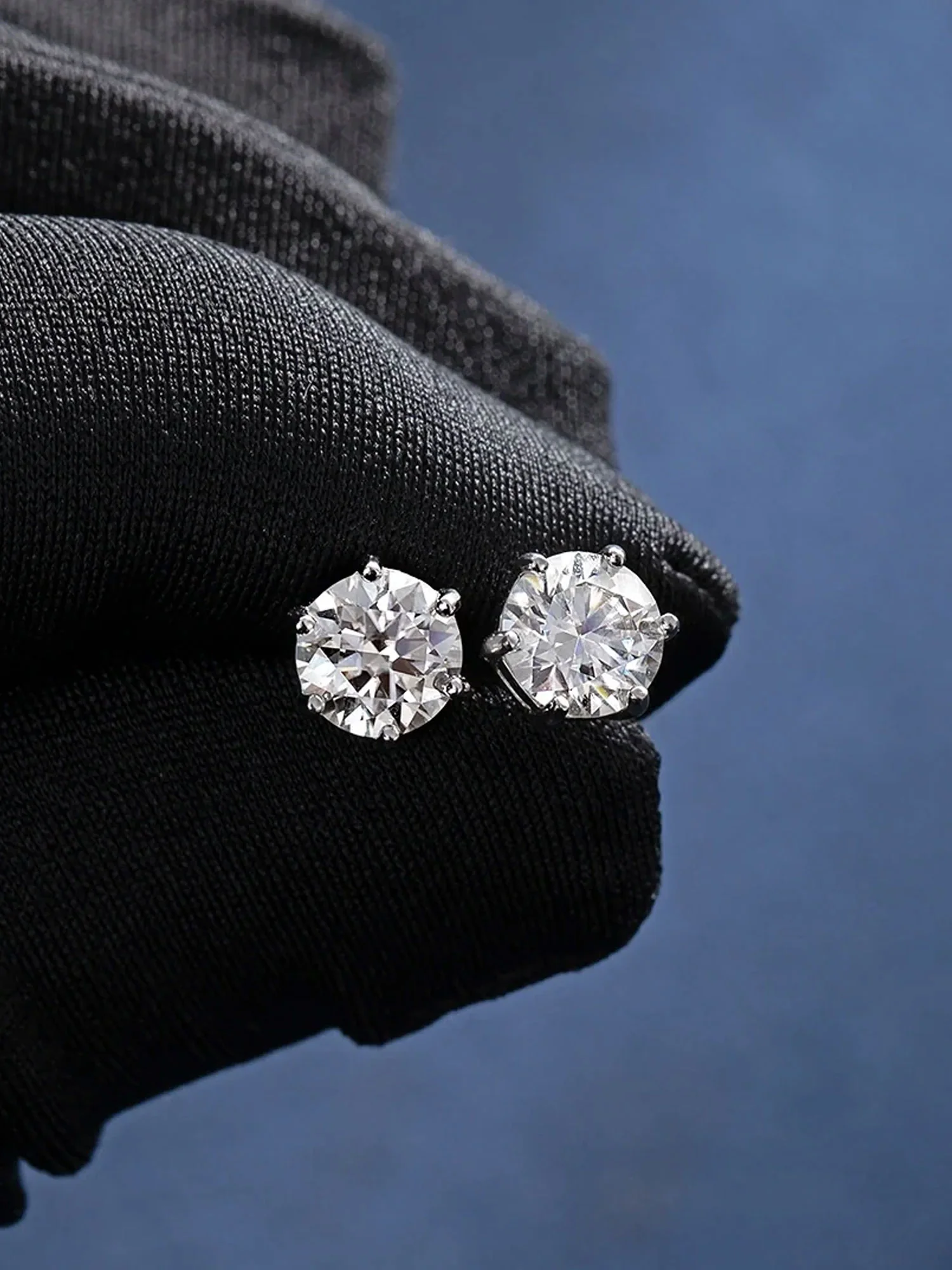 Round Cut Moissanite Earring - Image 6