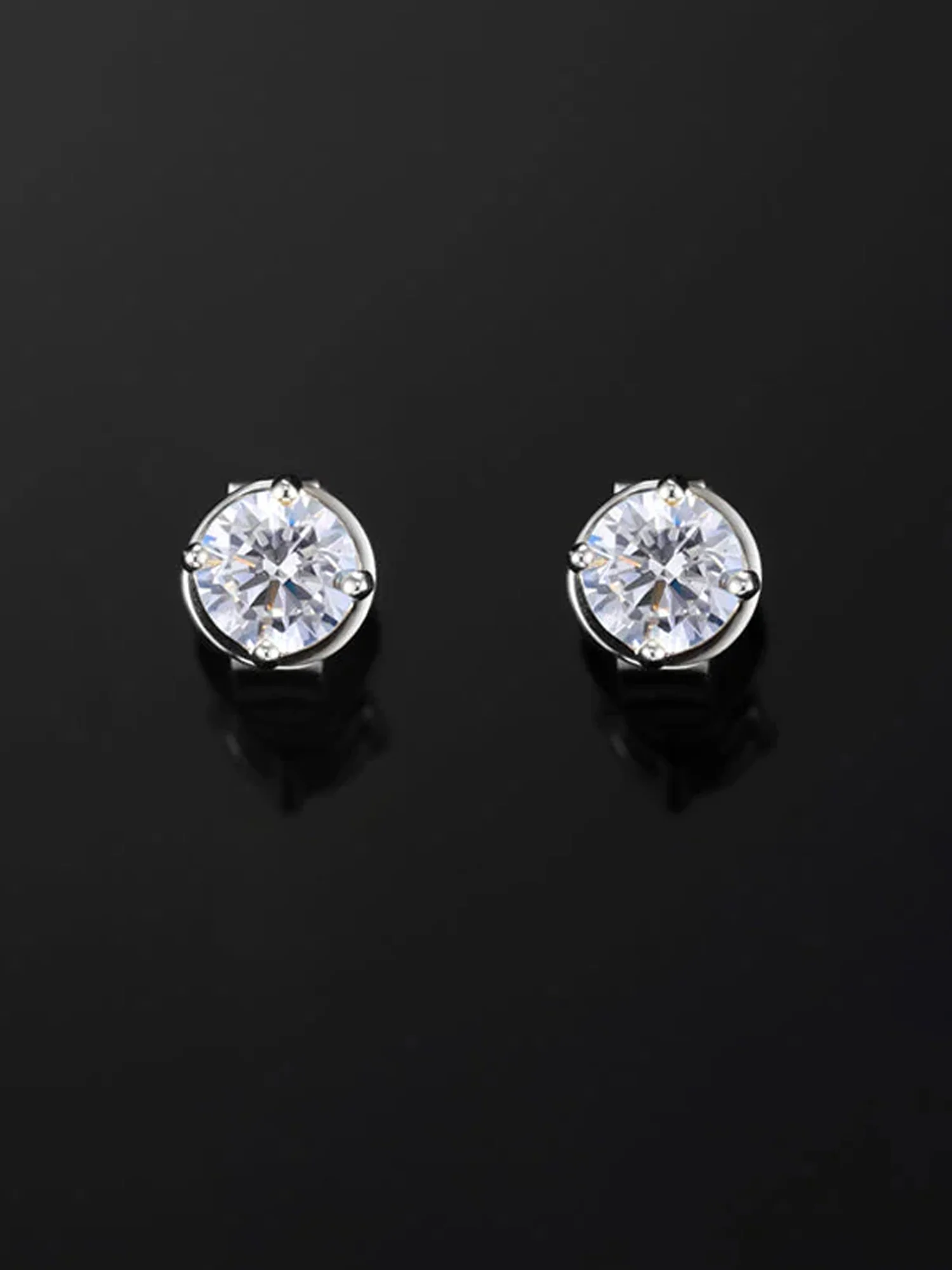 Round Cut Moissanite Earring - Image 7