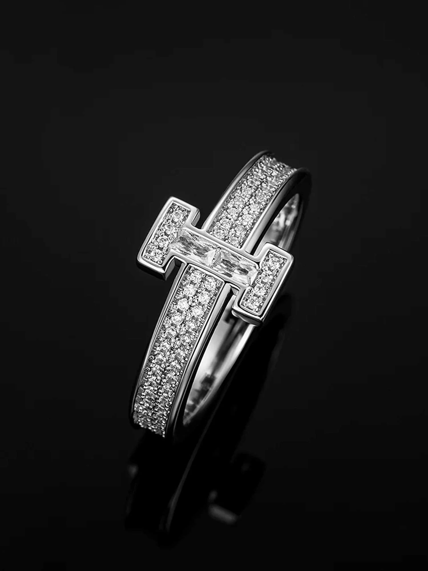 S925 Moissanite Letter I Ring - Image 2