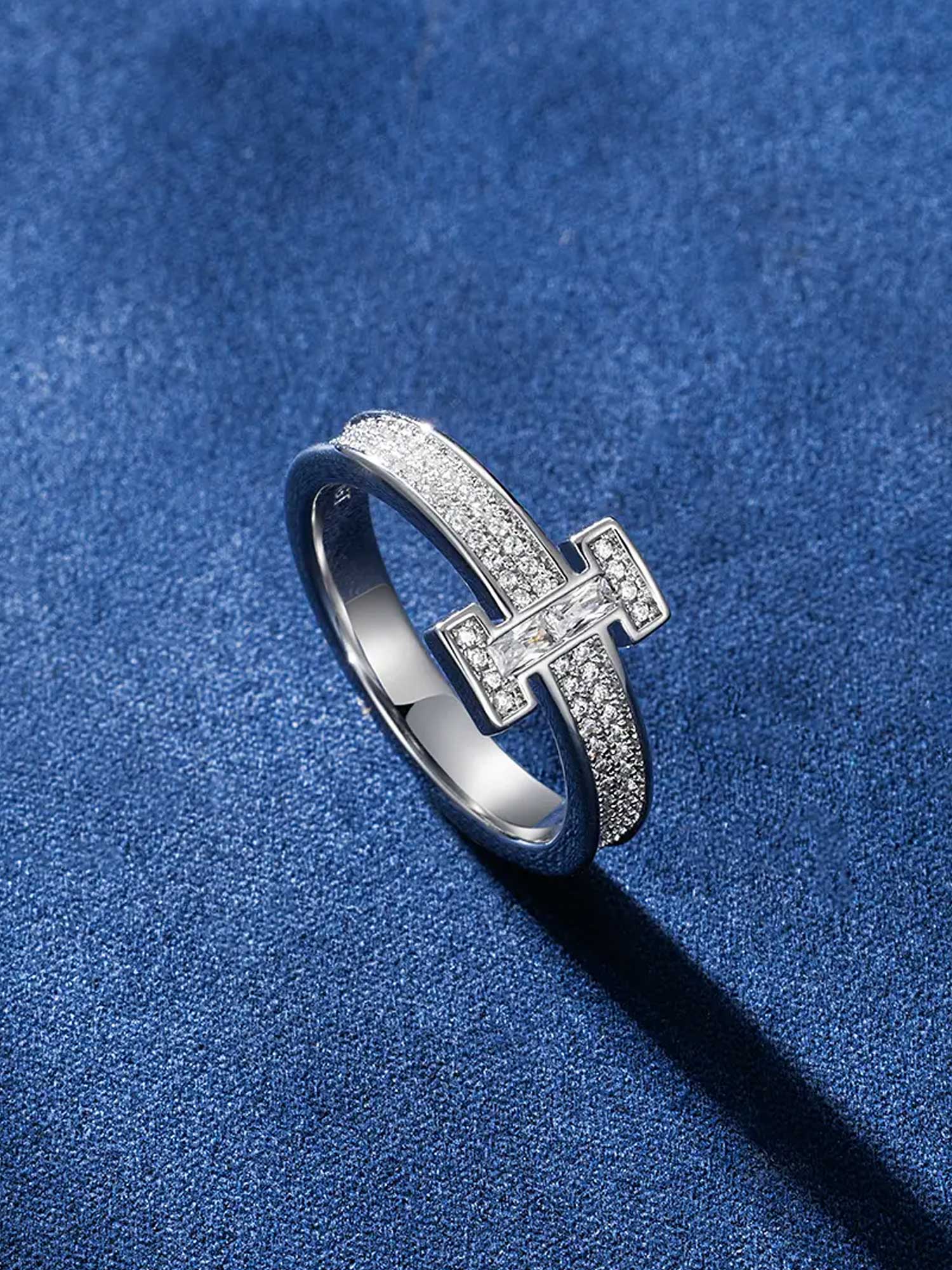 S925 Moissanite Letter I Ring - Image 3