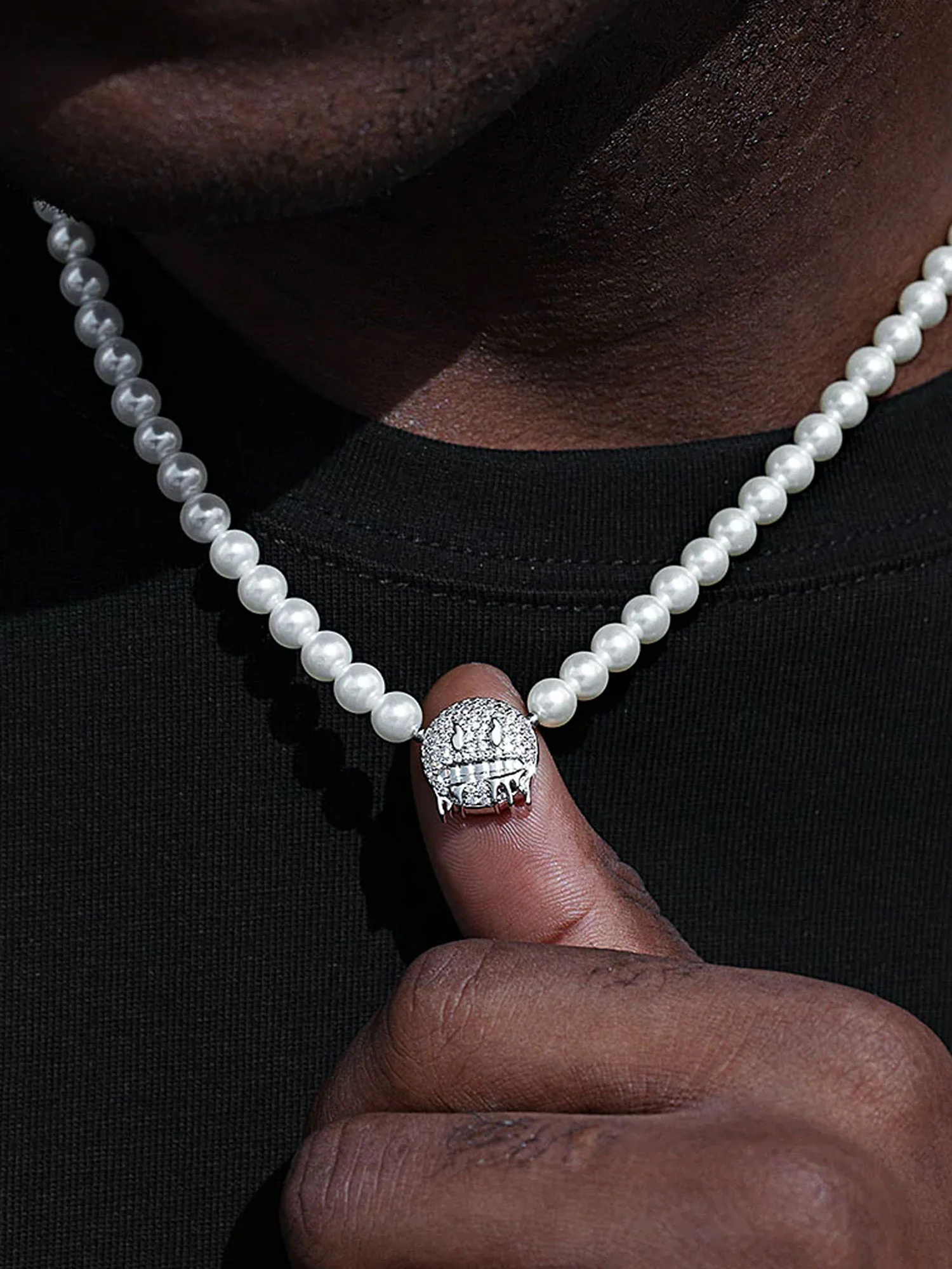 S925 Moissanite Emoji Pearl Chain - Image 4