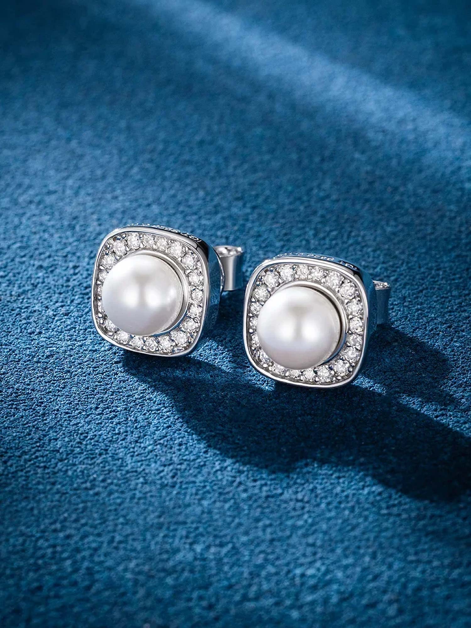 S925 Moissanite & Pearl Square Stud Earrings - Image 2